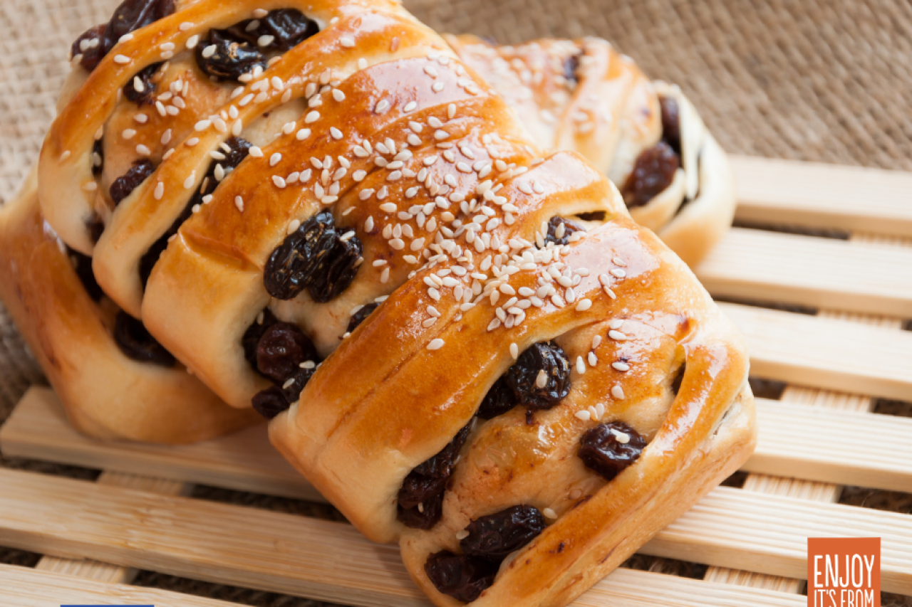 Raisin-studded bread with European Corinthian black raisins 